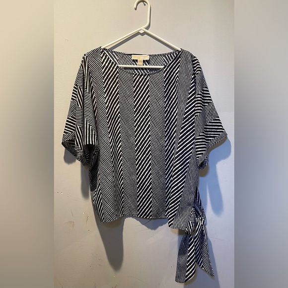 Michael Kors Zig Zag Stripe Lightweight Top w/ Side Tie, Clean & Never Worn, $14 - Picture 5 of 5